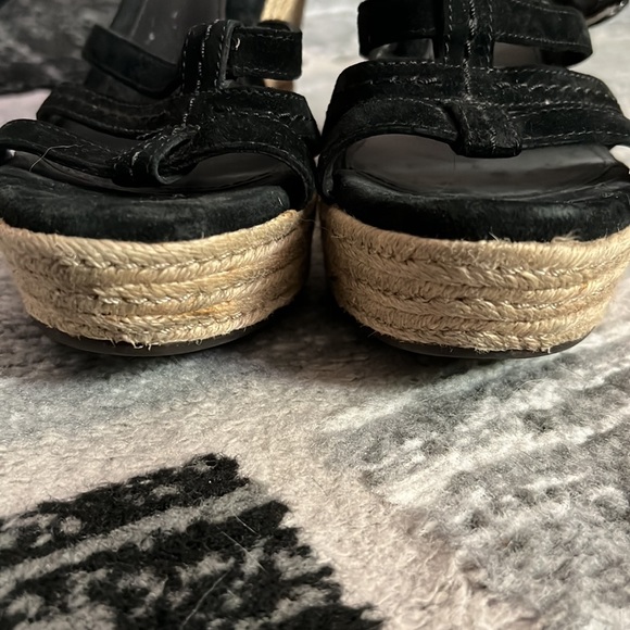UGG strapped black wedge sandals size 8.5 - Picture 7 of 8